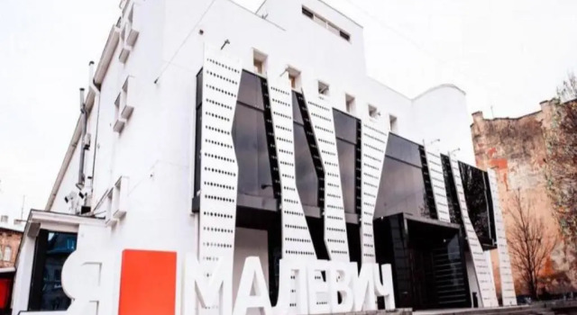 Смарт Економ Квартира з ремонтом в центрі, Забронировать Апартаменты/квартира Отели Львова с парковкой, рядом с Львовская галерея Зелена канапа, Парковка