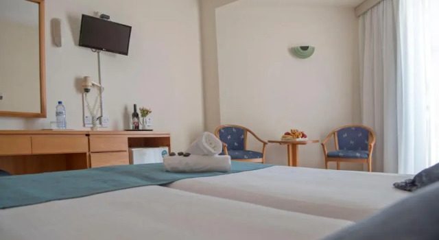 Трёхместный номер Standard с видом на бассейн Kissos Hotel