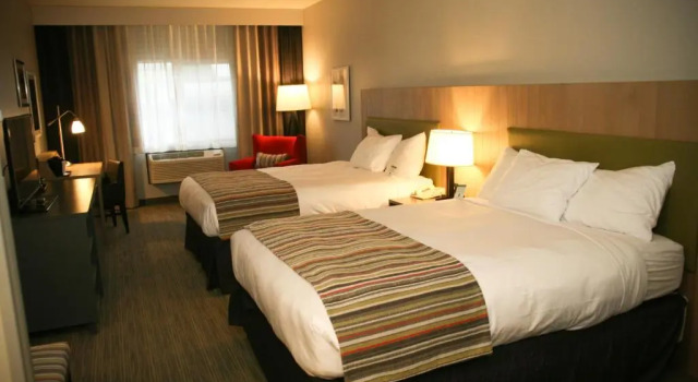 Четырёхместный номер Standard Country Inn & Suites by Radisson, Prineville, OR