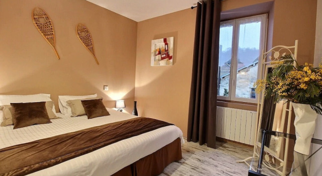 LES PRUNELLES Chambres d'hôtes & Spa, Rezervovat Lázně / Resort Hotely v Pupillin s parkováním, Parkování