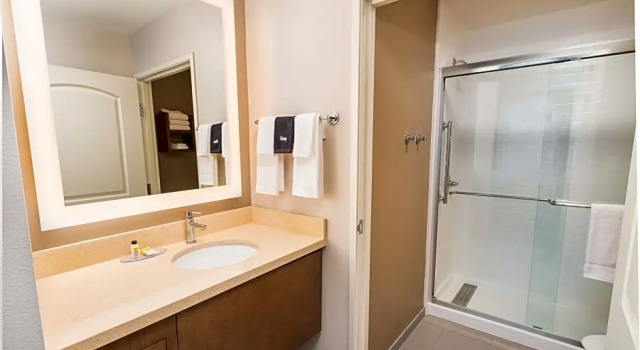Четырёхместный люкс с 2 комнатами Staybridge Suites Coeur dAlene by IHG