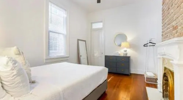 Upscale 2BR in Uptown by Hosteeva