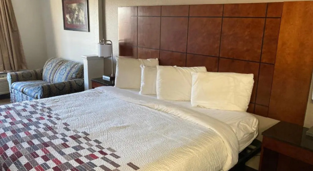 Номер Deluxe Red Roof Inn & Suites Fayetteville-Fort Bragg