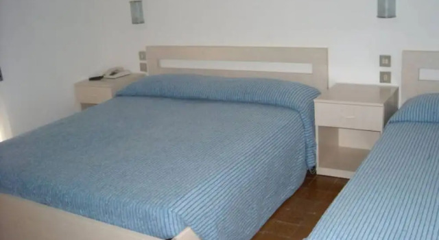Четырёхместный номер Standard с балконом Hotel Haiti