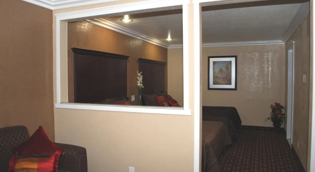 Трёхместный номер Standard c 1 комнатой Budget Inn Anaheim near Disneyland Drive