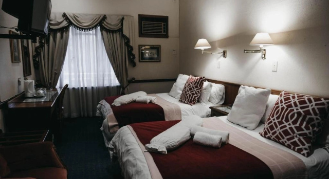 Четырёхместный люкс Standard Karoo Country Inn