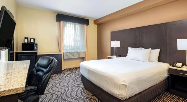 Номер Standard La Quinta Inn & Suites by Wyndham Oshawa
