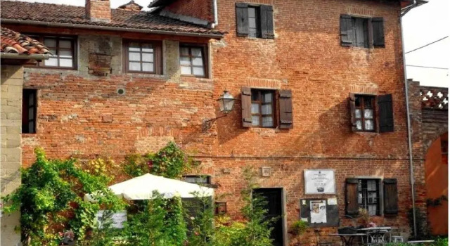 Agriturismo Olivazzi, Забронировать Отель Отели Пьемонта с бассейном, Бассейн