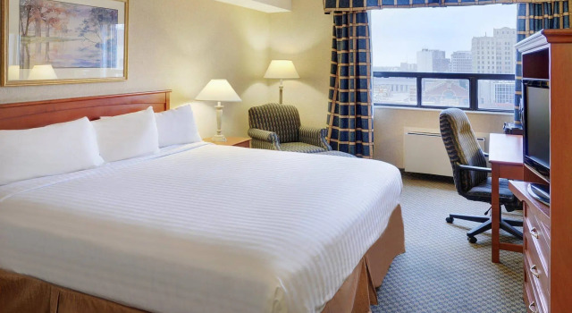 Holiday Inn Express Windsor Waterfront, an IHG Hotel, Prenota Hotel Hotel a Ontario con piscina, Piscina