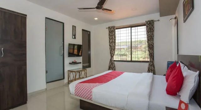 Meera Vatika by OYO Rooms, Забронировать Отель Отели штата Махараштры 3 звезды, 3*