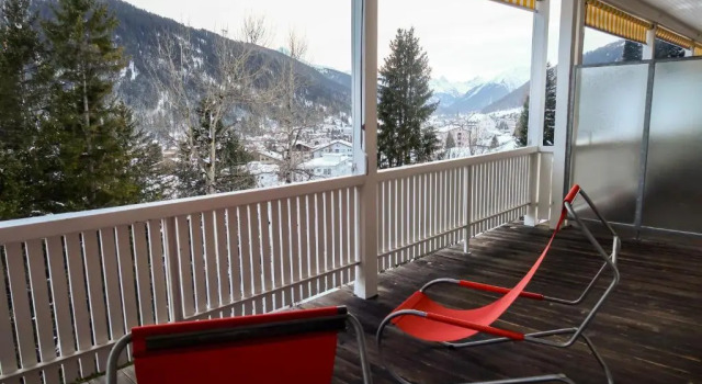 Одноместный номер Standard с балконом Davos Youth Hostel
