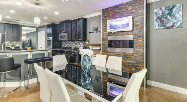 Media Lounge & Bar: Spacious Davenport Family Home, Забронировать Дом для отпуска Виллы Давенпорт, Вилла
