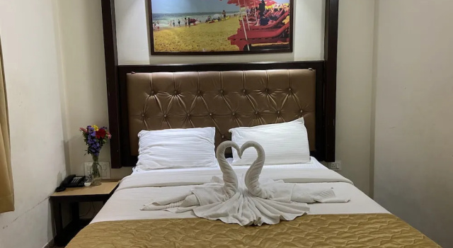 Люкс с балконом Valentines Retreat- Near Candolim Beach