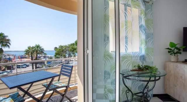 Apartment T2 air-conditioned sea view, Rezervovat Apartmán Saint-Laurent-du-Var Alpes-Maritimes