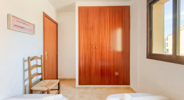 Modern Flat by the Sea, Забронировать Апартаменты/квартира Отели Alt Empordà с парковкой, Парковка