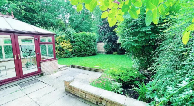 Коттедж Booker Avenue House - Stunning 4-bed with garden and parking
