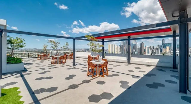 Апартаменты 2BR Utopia Fortitude Valley Pool Rooftop King bed