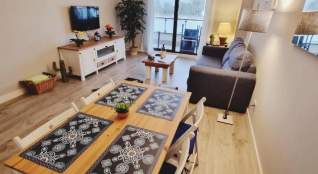 Excellent location- Beach, Pool, Telework, 2 Bikes, Parking & Wifi GRATIS at "CaSa Carol'S"