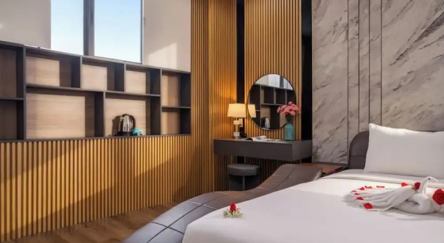 Кровать в общем номере KLY Hotel