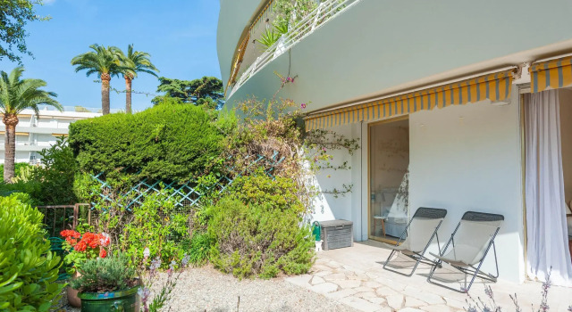 Scenic apartment in Cannes with private terrace
