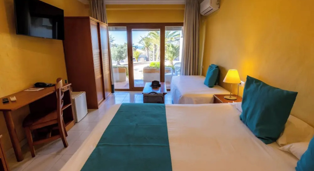 Трёхместный номер Standard с видом на сад Hotel Club Sunway Punta Prima
