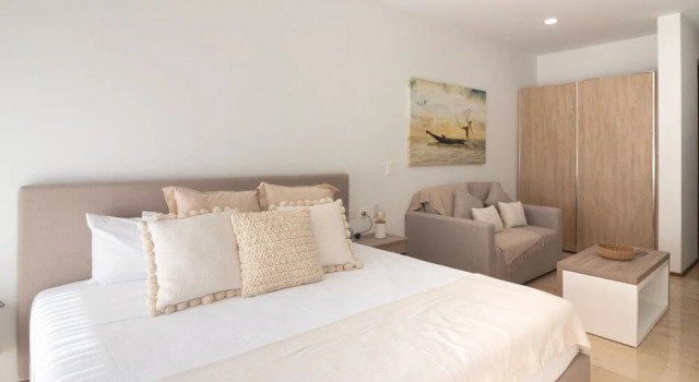 Номер Superior Oceanview Infinity Pool, Steps to 5th Ave & Beach