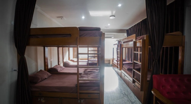 Кровать в общем номере Pearl Courtyard Dormitory