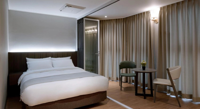 The Hotel Sokcho, Забронировать Отель Отели Сокчхо с парковкой, рядом с Туристический и рыбный рынок Сокчхо, Парковка