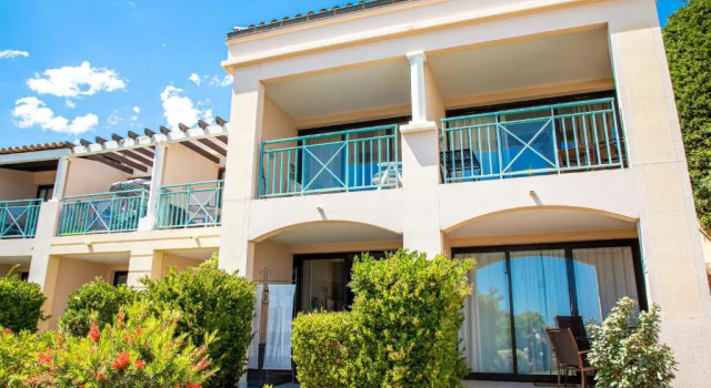Апартаменты GuestReady - Lovely apartment with a pool and a sea view