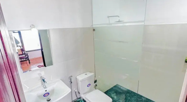 Четырёхместный семейный номер Standard с балконом Drifters hotel
