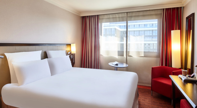 B&B HOTEL Saint-Quentin-en-Yvelines Centre Gare 4 étoiles, Забронировать Отель «постель и завтрак» Монтиньи-ле-Бретоннё Yvelines