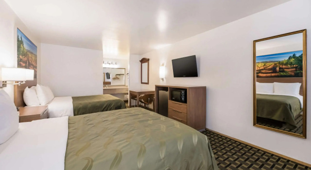 Четырёхместный номер Standard Quality Inn Near Fort Hunter Liggett