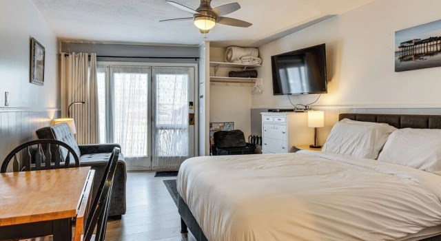 Oceanfront Studio on Oob, Steps From Downtown!, Buchen Sie Ferienwohnung Old Orchard Beach 