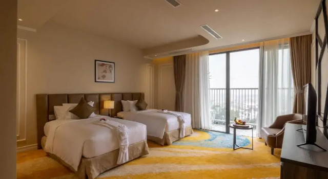 Двухместный номер Premier с балконом La Vela Hue Hotel