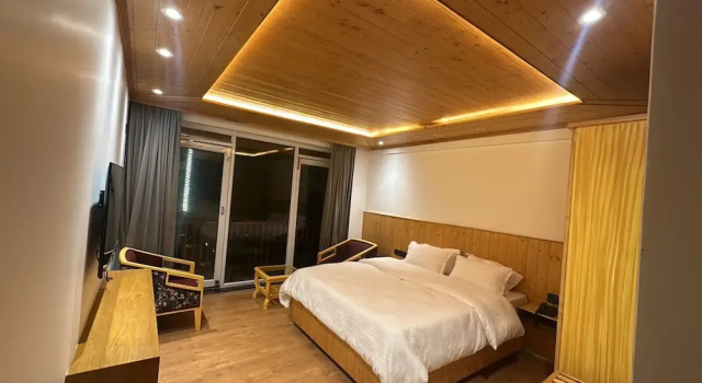 Hotel Pine Heritage, Забронировать Отель Отели Джамму и Кашмира с парковкой, Парковка