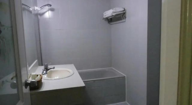 Четырёхместный номер Standard Modern Plaza Hotel