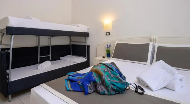 Четырёхместный номер Standard Atlas Hotel