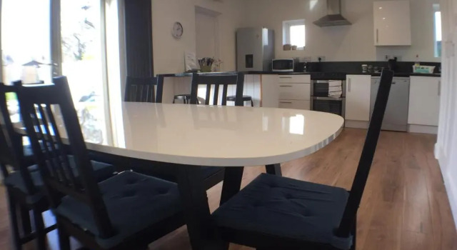 Коттедж с 3 комнатами Avocet House