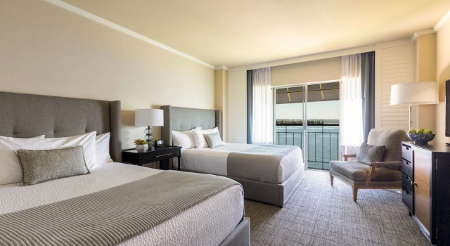 Четырёхместный номер Standard с видом на озеро The Woodmark Hotel & Still Spa on Lake Washington