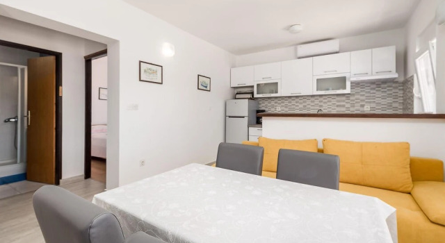 Awesome Apartment in Stara Novalja With 2 Bedrooms and Wifi