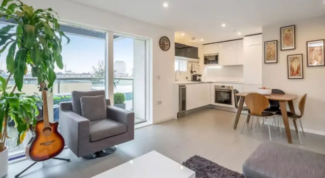 Central & Modern 2 Bedroom Old Street Flat