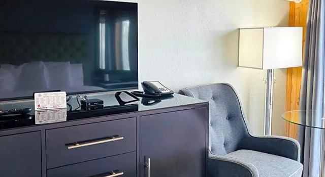 Двухместный номер Standard с балконом Tides Inn & Suites