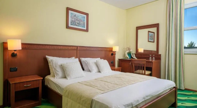 Полулюкс Hotel Vrata Krke