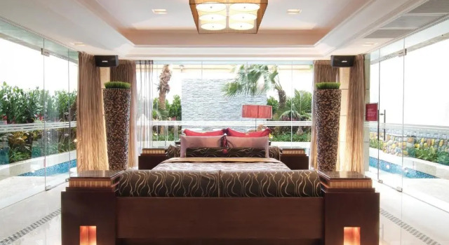 Standard Doppel Zimmer mit Poolblick Q Motel精品旅館