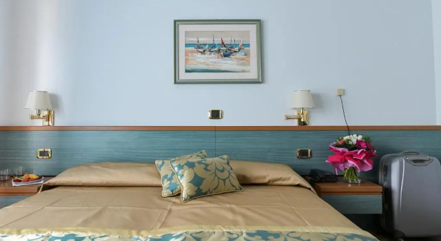 Двухместный номер Standard с балконом и с частичным видом на море Hotel Souvenir