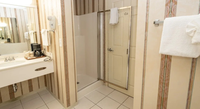 Люкс Hilltop Inn & Suites, near Foxwoods Casino