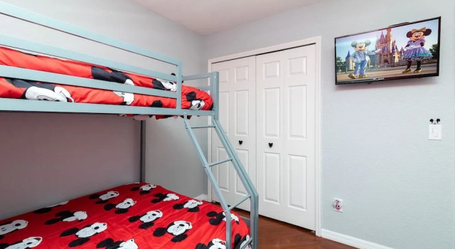 Mickey Mouse Cluff House