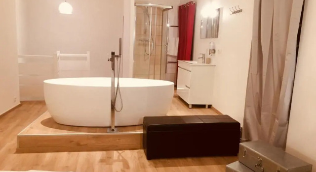 Апартаменты Le Laguna duplex hypercentre les halles donjon wifi linge de pressing