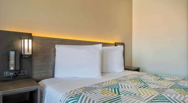 Двухместный номер Deluxe Motel 6-Albuquerque, NM - Carlisle