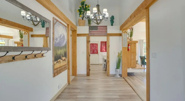 Коттедж с 3 комнатами с балконом Magnificent Ouray Home w/ Deck & Mountain Views!